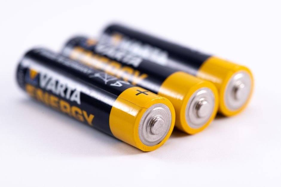 A product recall notice displayed on a retailer's website next to a battery pack